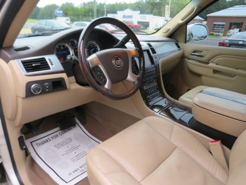 Used 2011 Cadillac Escalade ESV Premium image 21
