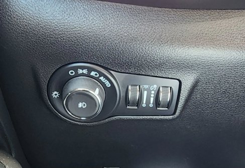 Used 2024 Jeep Compass Limited w/ High Altitude Package image 40