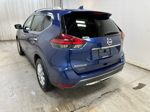 Used 2020 Nissan Rogue SV image 2