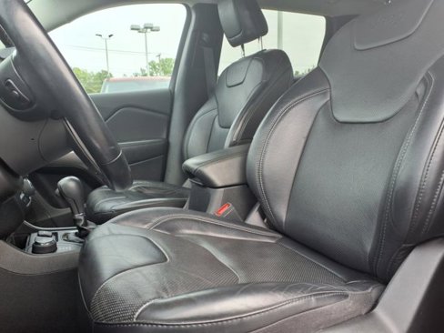 Used 2020 Jeep Cherokee Limited image 21