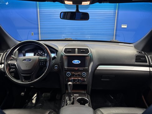 Used 2017 Ford Explorer XLT w/ Equipment Group 202A image 27