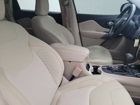 Used 2019 Jeep Cherokee Latitude w/ Cold Weather Group image 21