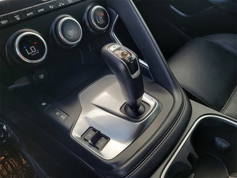 Used 2018 Jaguar E-PACE SE image 12