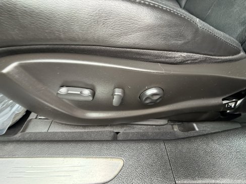 Used 2006 Cadillac DTS w/ Trunk Convenience Package image 23