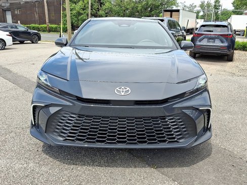 Used 2025 Toyota Camry SE image 2