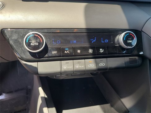 Used 2022 Hyundai Elantra SEL image 31