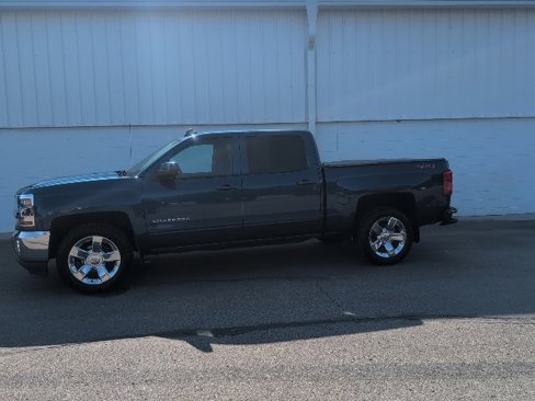 Used 2018 Chevrolet Silverado 1500 LT w/ LT Eassist Package image 3