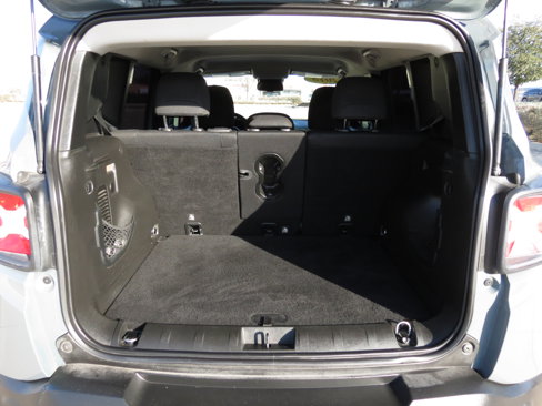 Used 2018 Jeep Renegade Latitude w/ Popular Equipment Group image 28