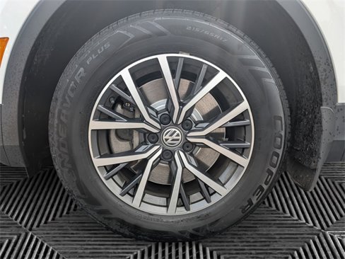 Used 2020 Volkswagen Tiguan SE image 9