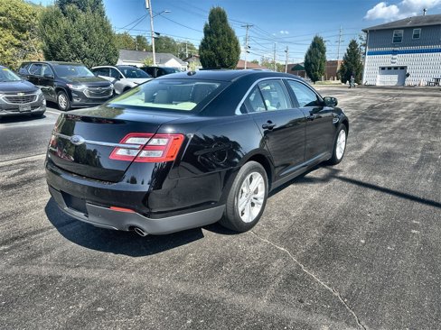 Used 2017 Ford Taurus SE image 8