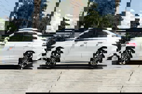 Used 2025 Mercedes-Benz E 350 Sedan image 3