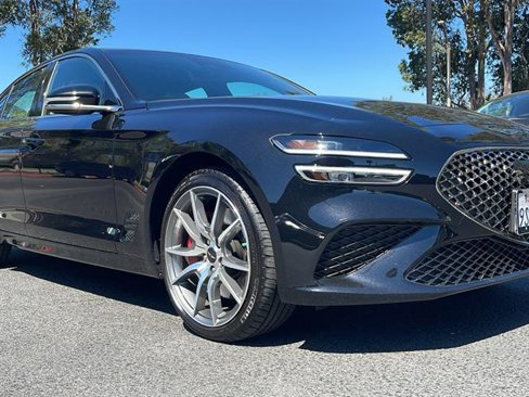 Used 2025 Genesis G70 2.5T image 5