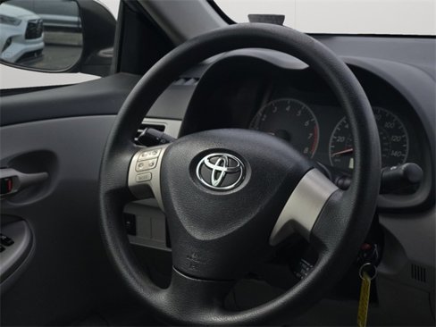 Used 2013 Toyota Corolla LE image 17
