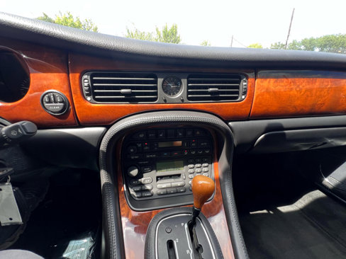 Used 1999 Jaguar XJ8 image 33
