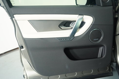 Used 2025 Land Rover Discovery Sport Dynamic SE image 39