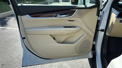 Used 2018 Cadillac XT5 Luxury w/ Driver Awareness Package image 15