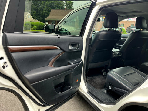 Used 2016 Toyota Highlander Limited image 21