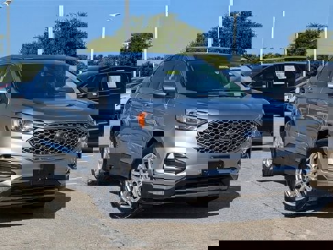 Used 2023 Ford Edge SEL image 2