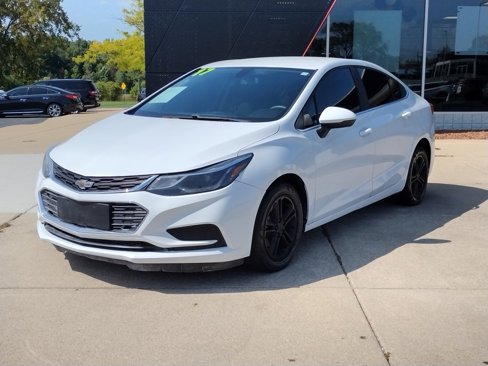 Used 2017 Chevrolet Cruze LT image 1