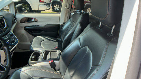 Used 2017 Chrysler Pacifica Touring-L image 17