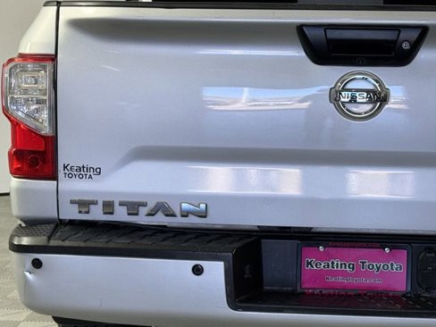 Used 2017 Nissan Titan SV image 8