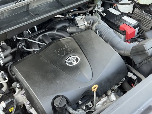 Used 2021 Toyota Highlander L image 38