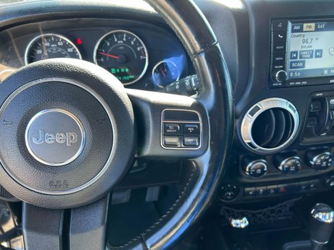 Used 2011 Jeep Wrangler Unlimited Sahara w/ Connectivity Group image 14
