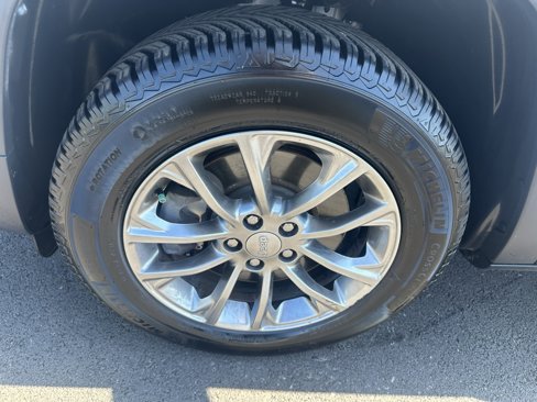 Used 2020 Jeep Cherokee Latitude Plus image 23