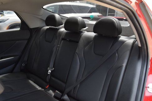 Used 2023 Hyundai Elantra Limited image 28