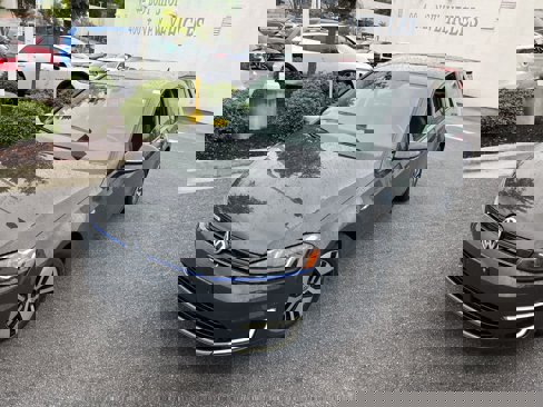 Used 2015 Volkswagen e-Golf SEL Premium image 3