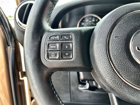 Used 2015 Jeep Wrangler Unlimited Sahara w/ Connectivity Group image 31