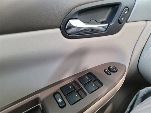 Used 2008 Chevrolet Impala LT w/ Luxury Edition Package image 17