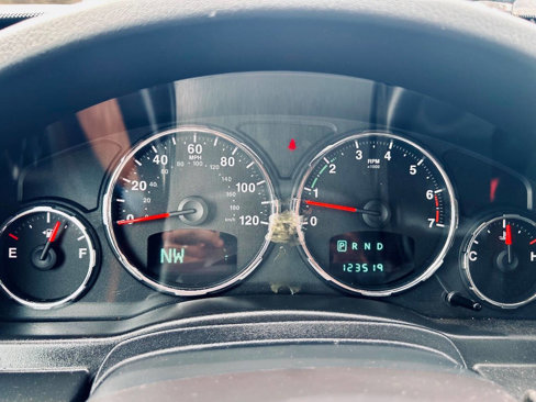 Used 2011 Jeep Liberty Limited image 18
