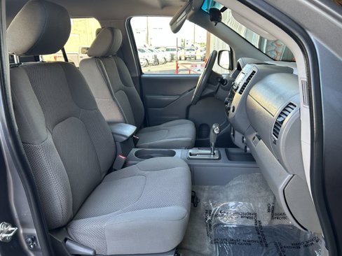 Used 2018 Nissan Frontier SV image 9