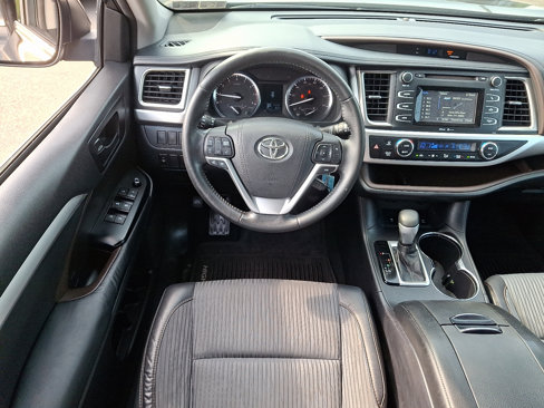 Used 2015 Toyota Highlander LE image 12