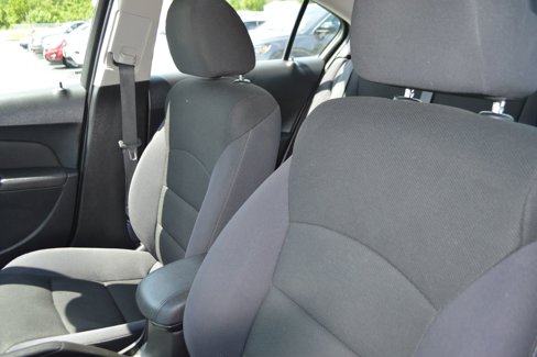 Used 2015 Chevrolet Cruze LT image 16