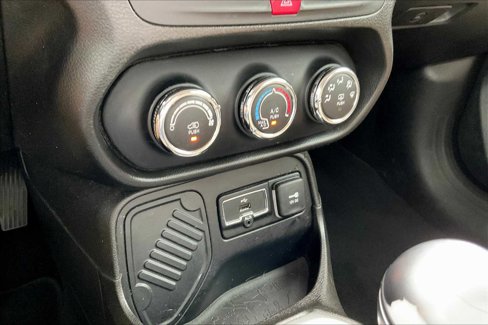 Used 2017 Jeep Renegade Latitude image 31