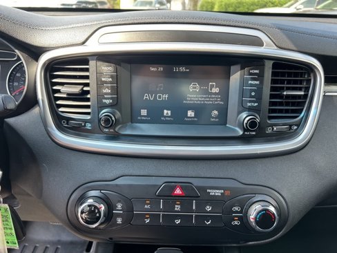 Used 2019 Kia Sorento LX image 23