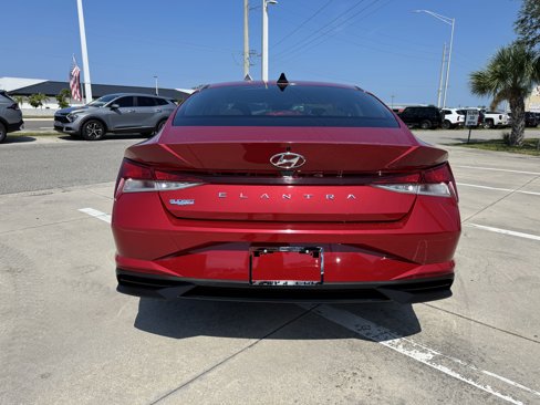 Used 2023 Hyundai Elantra SE image 5