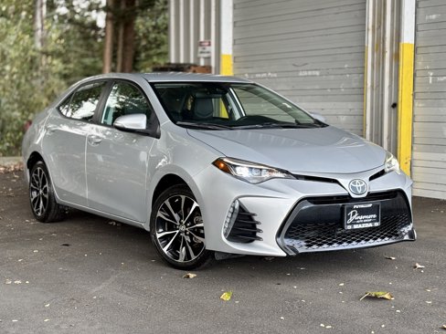 Used 2017 Toyota Corolla SE image 2
