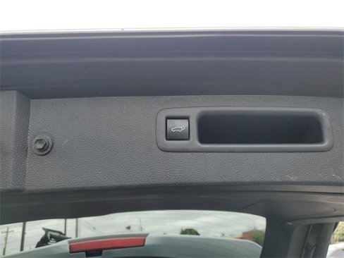 Used 2021 Toyota Highlander XLE image 9