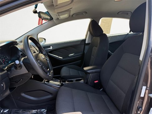 Used 2017 Kia Forte LX image 9