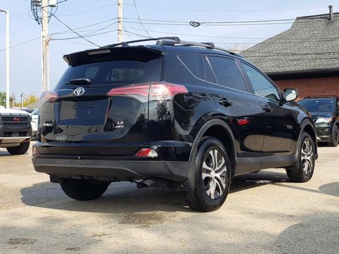 Used 2017 Toyota RAV4 LE image 9