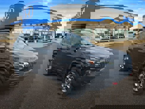 Used 2019 Jeep Cherokee Trailhawk w/ Cold Weather Group image 2
