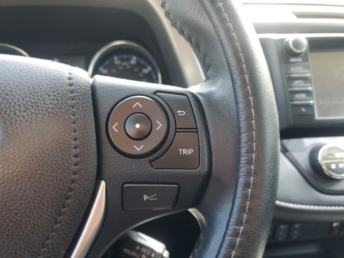 Used 2018 Toyota RAV4 Limited image 25