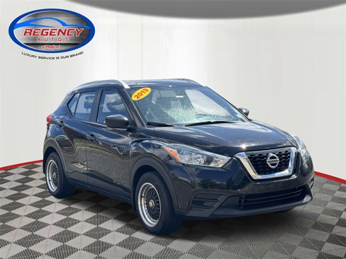 Used 2019 Nissan Kicks S image 2