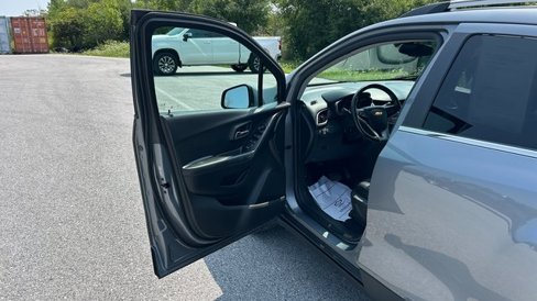 Used 2019 Chevrolet Trax LT w/ LT Convenience Package image 11