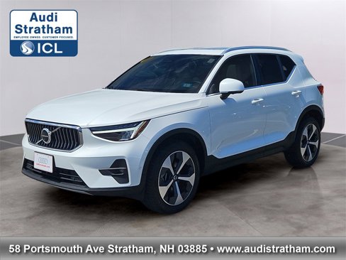 Used 2023 Volvo XC40 B5 Plus w/ Driver Assist Package image 1