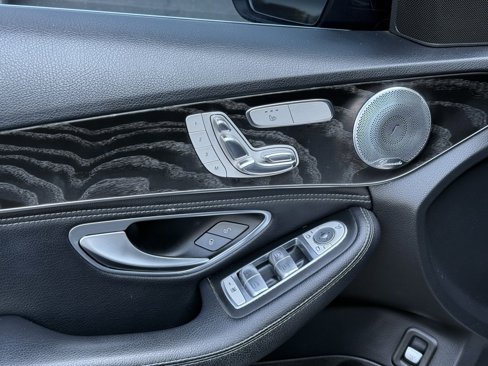 Used 2015 Mercedes-Benz C 300 4MATIC Sedan image 11