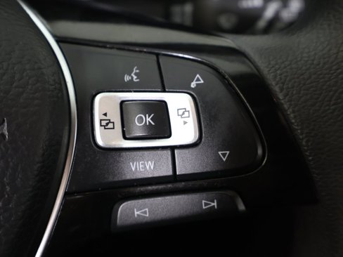 Used 2020 Volkswagen Tiguan S image 40